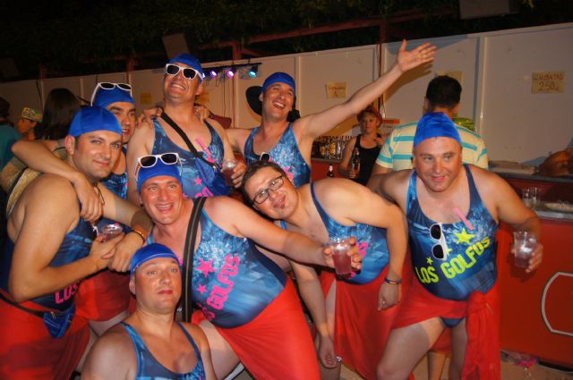 La Federación de Peñas del Carnaval organizó la Fiesta del Sombrero en la que se dieron cita más de doscientas personas, Foto 1