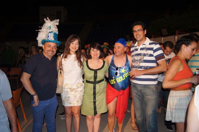 La Federación de Peñas del Carnaval organizó la Fiesta del Sombrero en la que se dieron cita más de doscientas personas, Foto 2