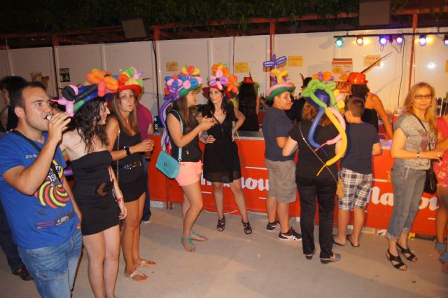 La Federación de Peñas del Carnaval organizó la Fiesta del Sombrero en la que se dieron cita más de doscientas personas, Foto 3