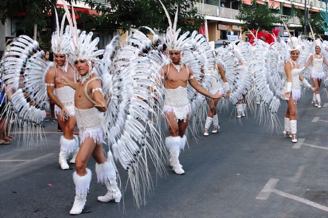 Miles de personas se deleitan con el fantástico desfile del carnaval de verano - 3, Foto 3