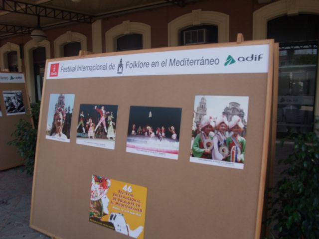 La estación Murcia del Carmen acoge una exposición fotográfica sobre el Festival de Folklore en el Mediterráneo - 2, Foto 2