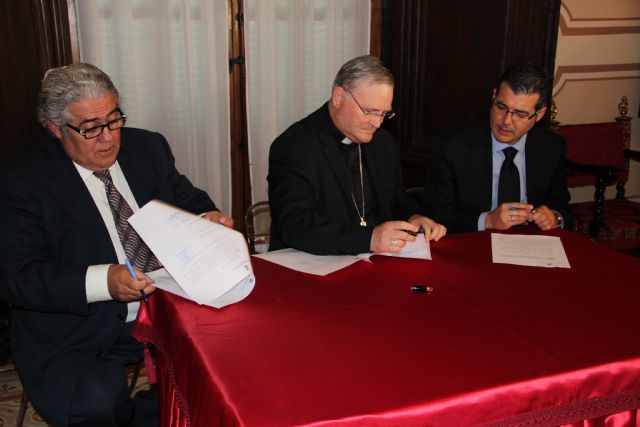 La Diócesis de Cartagena y el Ayuntamiento de Torre Pacheco firman un acuerdo para la cesión de un local para Cáritas en Roldán - 1, Foto 1