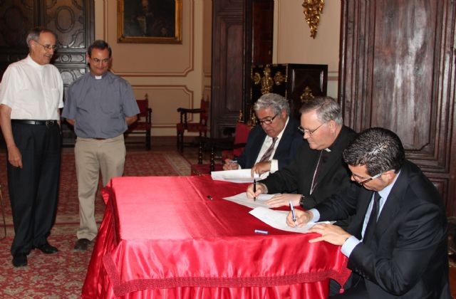 La Diócesis de Cartagena y el Ayuntamiento de Torre Pacheco firman un acuerdo para la cesión de un local para Cáritas en Roldán - 2, Foto 2