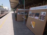La estación Murcia del Carmen acoge una exposición fotográfica sobre el Festival de Folklore en el Mediterráneo