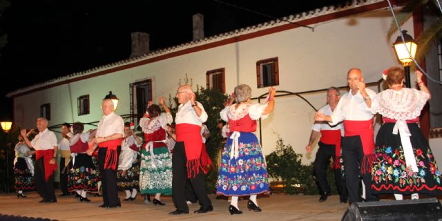 Los mayores del Centro Social de Lorca protagonizaron un recital de poesía, teatro y bailes regionales como agradecimiento a Puerto Lumbreras - 2, Foto 2