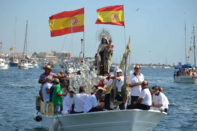 Miles de fieles y pescadores acompañan a la Virgen del Carmen por tierra y mar - 1, Foto 1