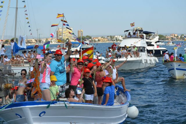 Miles de fieles y pescadores acompañan a la Virgen del Carmen por tierra y mar - 5, Foto 5