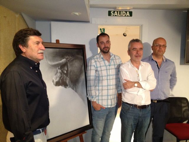 Un toro dibujado en grafito anuncia el Encierro de Blanca, declarado de Interés Turístico Regional - 1, Foto 1