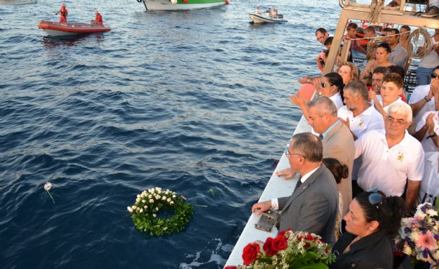 Los pescadores de Águilas despiden con vítores a la Virgen del Carmen - 3, Foto 3
