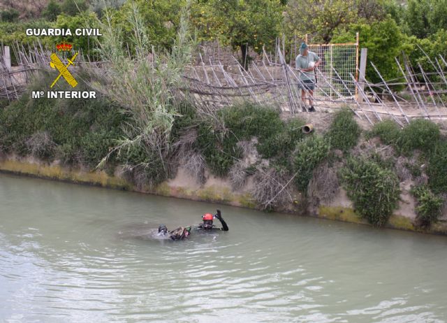 La Guardia Civil detiene a dos personas por el robo de ocho armas cortas y las recupera en el río Segura - 1, Foto 1