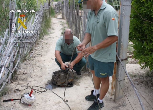 La Guardia Civil detiene a dos personas por el robo de ocho armas cortas y las recupera en el río Segura - 2, Foto 2