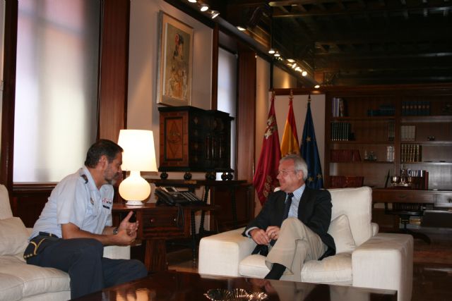 Valcárcel recibe al coronel jefe de la Base Aére a de Alcantarilla y director de la Escuela Militar de Para caidismo ´Méndez Parada´ - 1, Foto 1