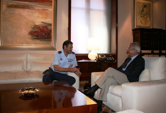 Valcárcel recibe al coronel jefe de la Base Aére a de Alcantarilla y director de la Escuela Militar de Para caidismo ´Méndez Parada´ - 2, Foto 2