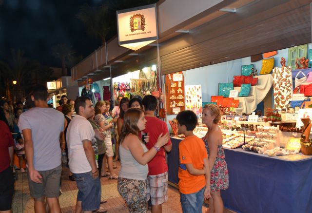 El mercado nocturno de Lo Pagán oferta gran variedad de productos en más de 50 casetas - 1, Foto 1