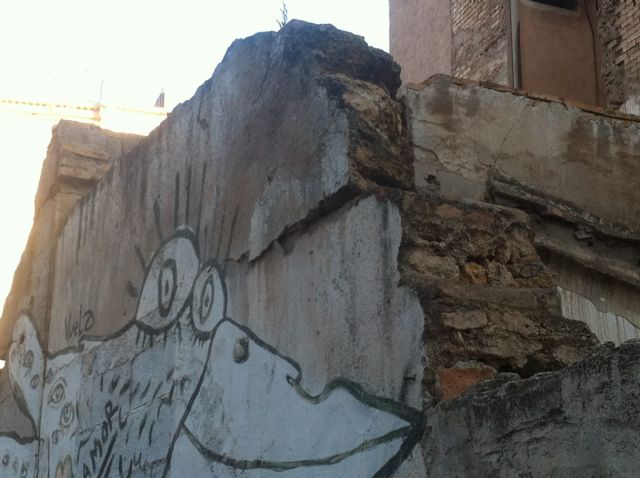 IU-Verdes alerta del peligro de derrumbe de un muro en el barrio de San Juan - 1, Foto 1