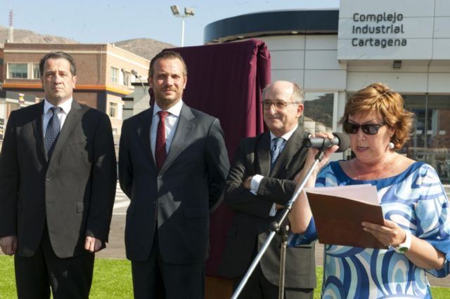 Brufau dedica su plaza en Escombreras a los trabajadores y directivos de la Refinería - 2, Foto 2