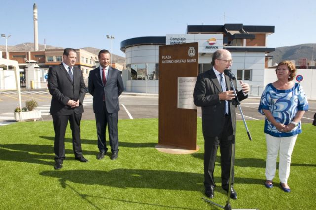 Brufau dedica su plaza en Escombreras a los trabajadores y directivos de la Refinería - 4, Foto 4