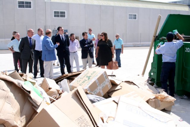 El consejero de Empresa inaugura la nueva planta de recogida selectiva de residuos del polígono Saprelorca - 1, Foto 1