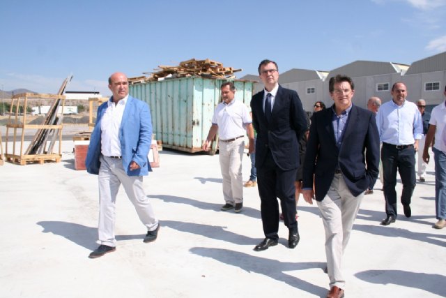 El consejero de Empresa inaugura la nueva planta de recogida selectiva de residuos del polígono Saprelorca - 2, Foto 2