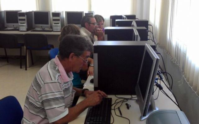 El Ayuntamiento torreño ofrece cursos gratuitos de informática básica - 1, Foto 1