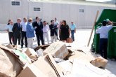 El consejero de Empresa inaugura la nueva planta de recogida selectiva de residuos del polígono Saprelorca