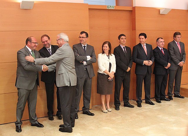 Valcárcel subraya que la sensibilidad social, la seriedad y el compromiso con la Región adornan la trayectoria de Pedro Antonio Sánchez - 1, Foto 1