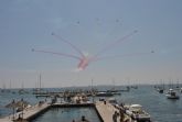 La Patrulla guila volvi a deslumbrar a miles de personas durante su exhibicin esta mañana en las playas de Santiago de la Ribera en plenas fiestas patronales