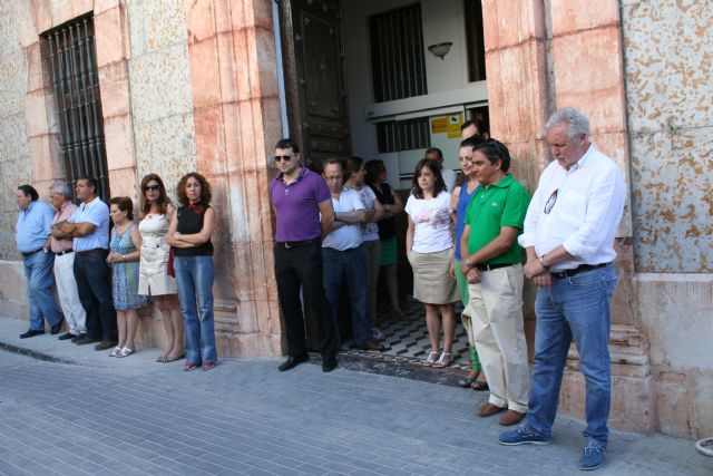 Cehegín guarda un minuto de silencio por las víctimas del accidente de tren de Galicia - 1, Foto 1