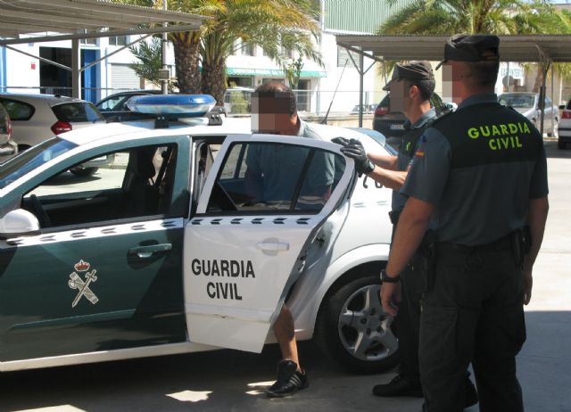 La Guardia Civil detiene al presunto autor de más de una docena de robos en viviendas vacacionales de Santiago de la Ribera - 1, Foto 1