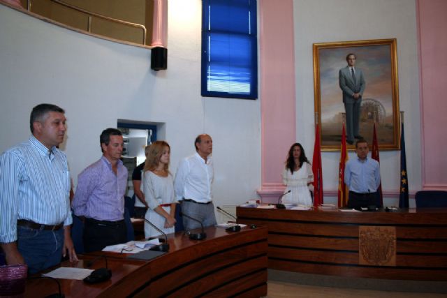 El Pleno del Ayuntamiento ha guardado un minuto de silencio - 1, Foto 1