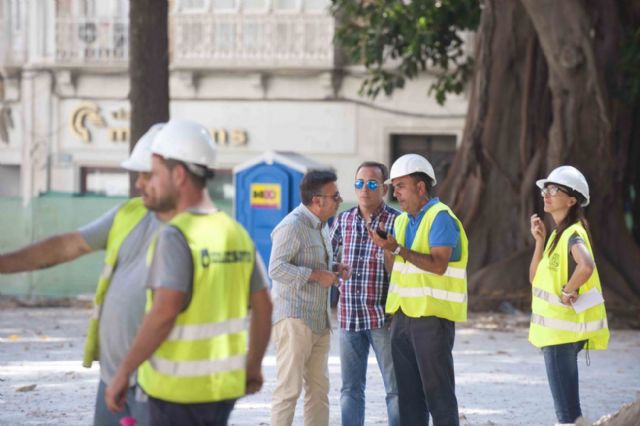 El monumento de Isidoro Maiquez ya luce en su nueva ubicación - 5, Foto 5