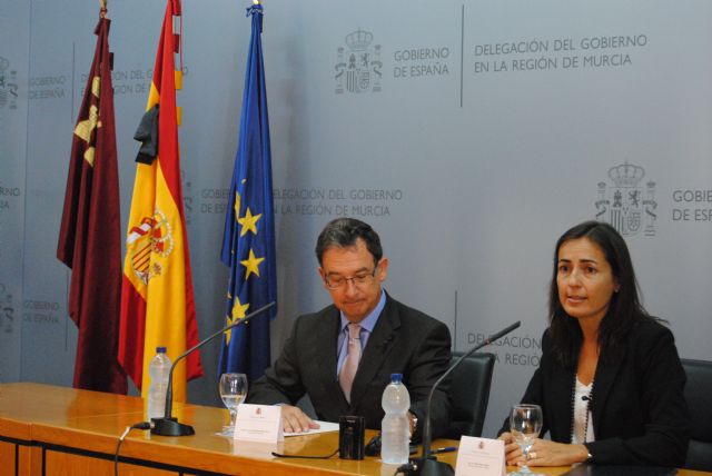 La directora general de la DGT, María Seguí, y el consejero de Presidencia, Manuel Campos, rubrican un convenio para la atención integral a los afectados por accidentes - 3, Foto 3