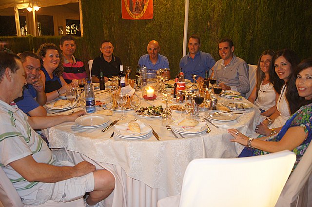 Un centenar de personas asisten a la cena de verano de la Hdad. de Jess en el Calvario y Santa Cena - 1