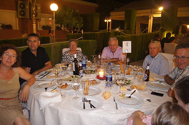 Un centenar de personas asisten a la cena de verano de la Hdad. de Jess en el Calvario y Santa Cena - 6
