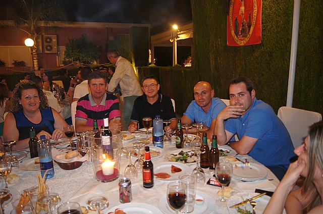 Un centenar de personas asisten a la cena de verano de la Hdad. de Jess en el Calvario y Santa Cena - 13