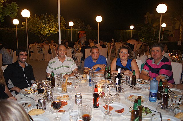Un centenar de personas asisten a la cena de verano de la Hdad. de Jess en el Calvario y Santa Cena - 14