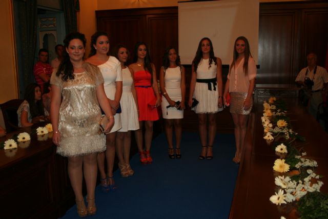 El alcalde recibe a las siete chicas que aspiran a ser la Reina de las Fiestas Patronales de Cehegín 2013 - 1, Foto 1