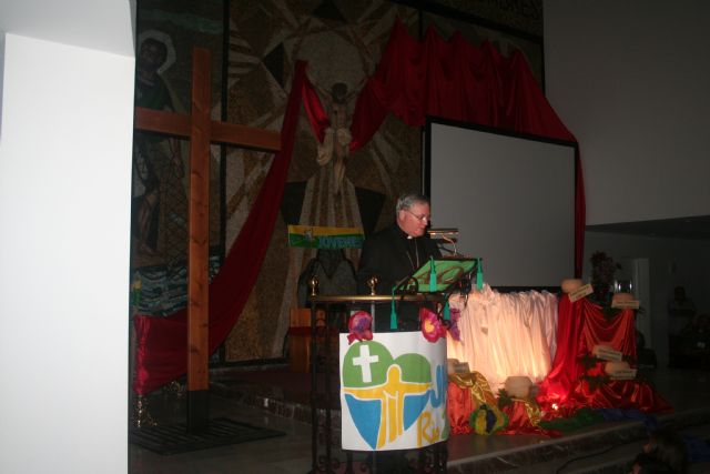 Unos 300 jóvenes de la Diócesis de Cartagena se unieron al Papa Francisco en oración desde Santiago de la Ribera - 2, Foto 2