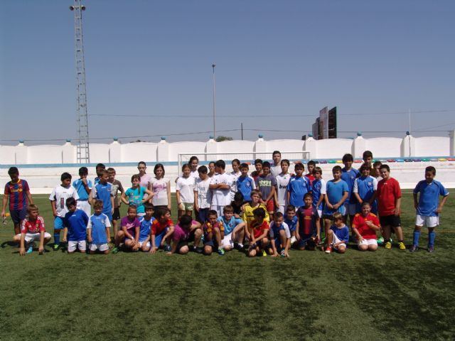 El campus de fútbol gratuito vuelve a ser un éxito con más de 120 participantes - 1, Foto 1