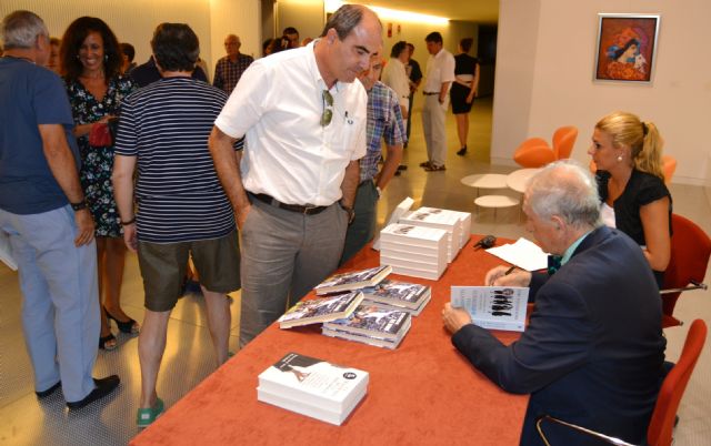 Inocencio Arias presenta en Águilas su libro Los presidentes y la diplomacia - 3, Foto 3