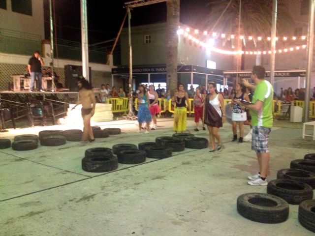 Risas y diversión en la Noche de los Juegos de la Semana de la Juventud - 2, Foto 2