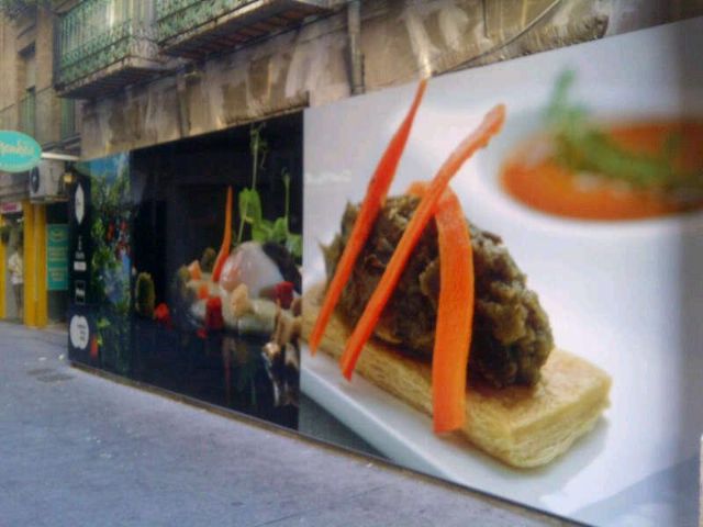 Vinilos para decorar solares y edificios en la Plaza de las Flores - 1, Foto 1