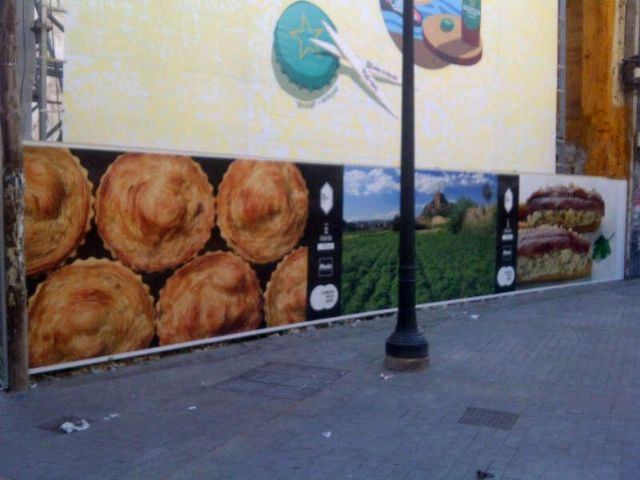 Vinilos para decorar solares y edificios en la Plaza de las Flores - 2, Foto 2