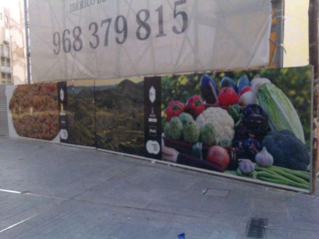 Vinilos para decorar solares y edificios en la Plaza de las Flores - 3, Foto 3