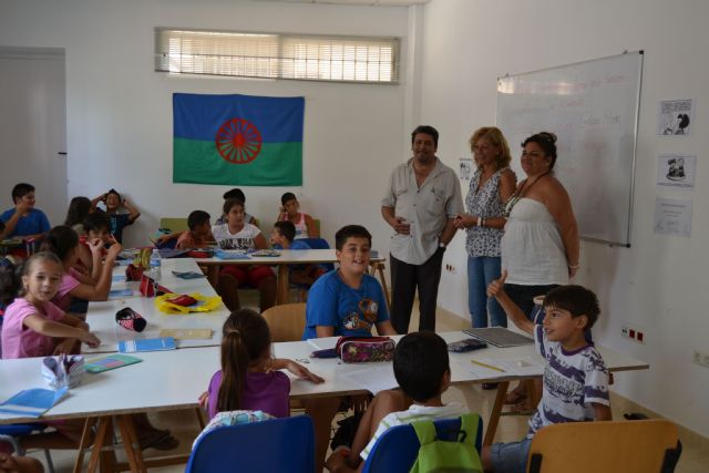 La FAGA organiza un taller de refuerzo escolar para niños gitanos en San Pedro del Pinatar - 1, Foto 1