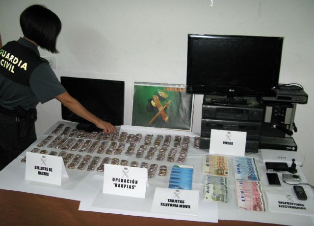 La Guardia Civil detiene a tres personas implicadas en robos en viviendas y a sus dos receptadores - 1, Foto 1