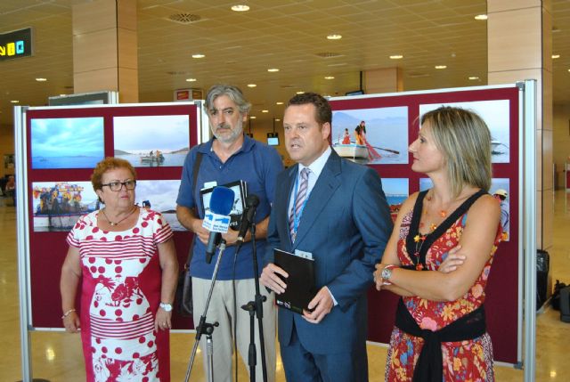 La concejalía de Medio Ambiente muestra otra cara del Mar Menor en el Aeropuerto con la exposición Pescadores - 1, Foto 1
