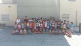 Visita de la Alcaldesa y el Concejal de Educación a los alumnos que acuden a las Escuelas Municipales de Verano en el centro escolar Río Segura