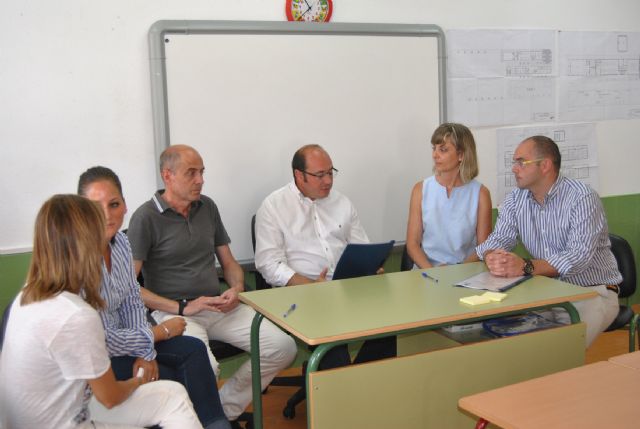 Los ediles de Empleo, Educación y Juventud se reúnen con el nuevo consejero en su primera visita a San Javier - 1, Foto 1