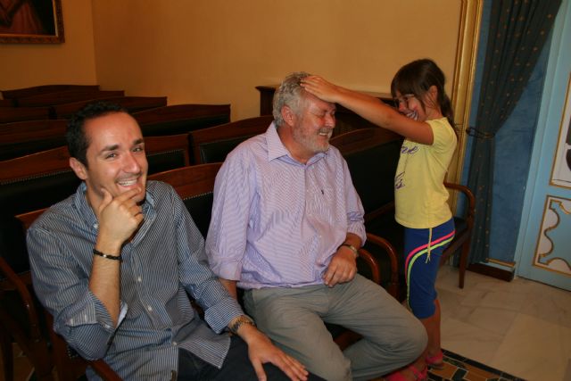 El espectáculo solidario del mundo del circo de la Escuela de Verano ha llegado al Ayuntamiento - 3, Foto 3